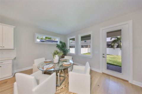 House in Tampa, Florida 4 bedrooms, 316.98 sq.m. № 1574018 - photo 17