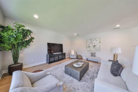 House in Tampa, Florida 4 bedrooms, 316.98 sq.m. № 1574018 - photo 15