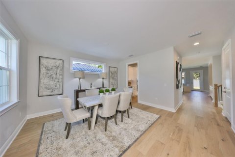 House in Tampa, Florida 4 bedrooms, 316.98 sq.m. № 1574018 - photo 5