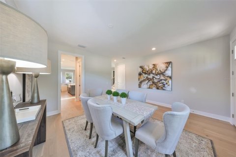 House in Tampa, Florida 4 bedrooms, 316.98 sq.m. № 1574018 - photo 6