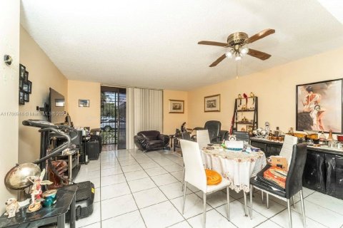 Condo in Miami, Florida, 2 bedrooms  № 1708529 - photo 3