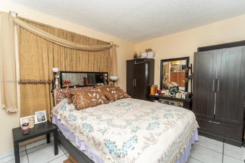Condo in Miami, Florida, 2 bedrooms  № 1708529 - photo 9
