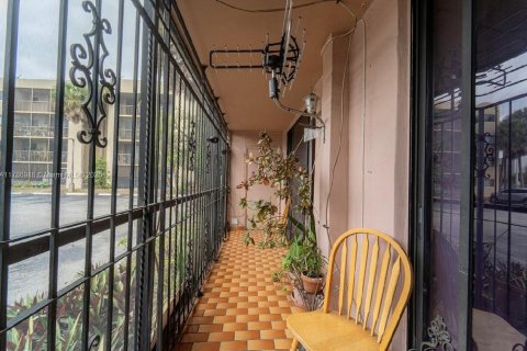 Condo in Miami, Florida, 2 bedrooms  № 1708529 - photo 14