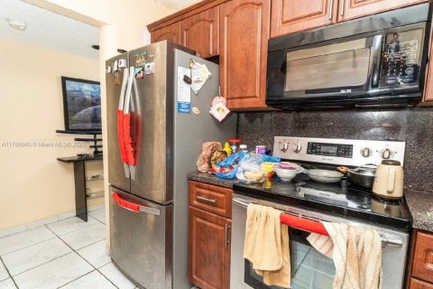 Condo in Miami, Florida, 2 bedrooms  № 1708529 - photo 6