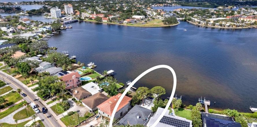 Casa en Saint Petersburg, Florida 3 dormitorios, 204.48 m2 № 1743282