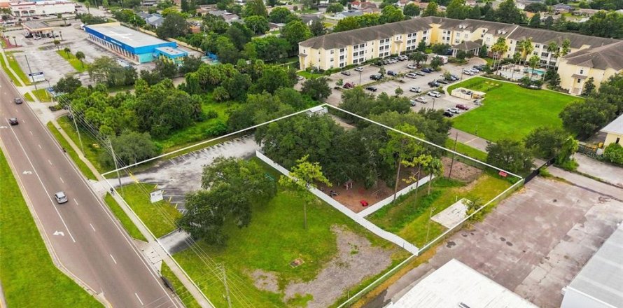 Commercial property in Port Richey, Florida 343.74 sq.m. № 2349228