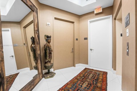 Снять в аренду кондоминиум в Санни-Айлс-Бич, Флорида 2 спальни, 193.61м2, № 1966156 - фото 3