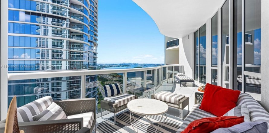 Кондоминиум с 2 спальнями в Санни-Айлс-Бич, Флорида № 1966156