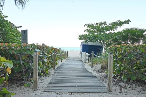 Снять в аренду кондоминиум в Санни-Айлс-Бич, Флорида 2 спальни, 193.61м2, № 1966156 - фото 29