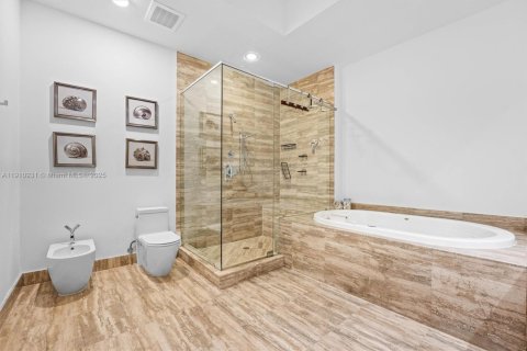 Снять в аренду кондоминиум в Санни-Айлс-Бич, Флорида 2 спальни, 193.61м2, № 1966156 - фото 18