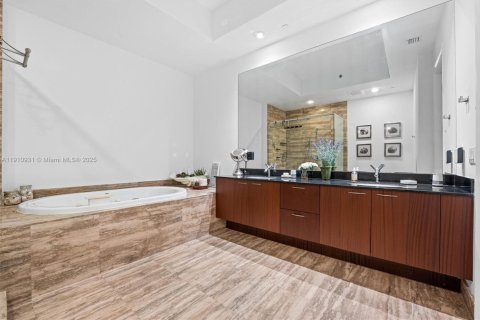 Снять в аренду кондоминиум в Санни-Айлс-Бич, Флорида 2 спальни, 193.61м2, № 1966156 - фото 17