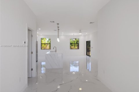 Casa en venta en Lehigh Acres, Florida, 4 dormitorios, 153.29 m2 № 2007757 - foto 4