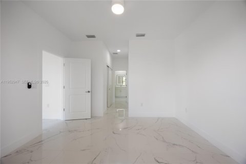 Casa en venta en Lehigh Acres, Florida, 4 dormitorios, 153.29 m2 № 2007757 - foto 11