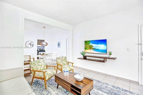 Appartement à louer à Miami Beach, Floride: 1 chambre, 63.17 m2 № 2425103 - photo 2