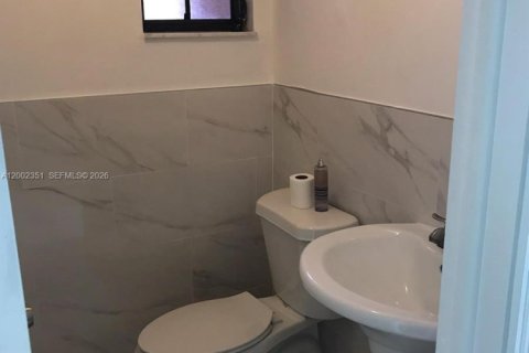 House in Miami, Florida 3 bedrooms, 308.99 sq.m. № 2067730 - photo 4