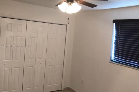 House in Miami, Florida 3 bedrooms, 308.99 sq.m. № 2067730 - photo 8