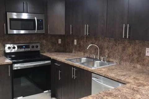 House in Miami, Florida 3 bedrooms, 308.99 sq.m. № 2067730 - photo 14