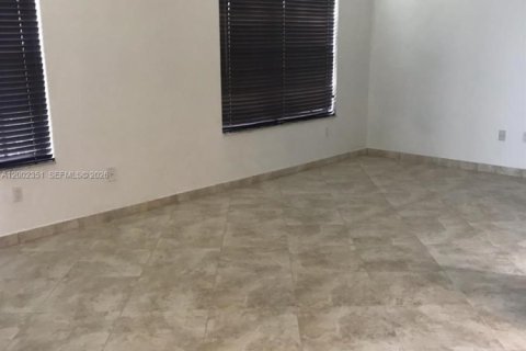 House in Miami, Florida 3 bedrooms, 308.99 sq.m. № 2067730 - photo 7