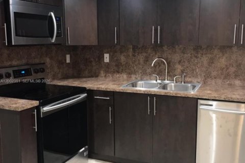 House in Miami, Florida 3 bedrooms, 308.99 sq.m. № 2067730 - photo 6