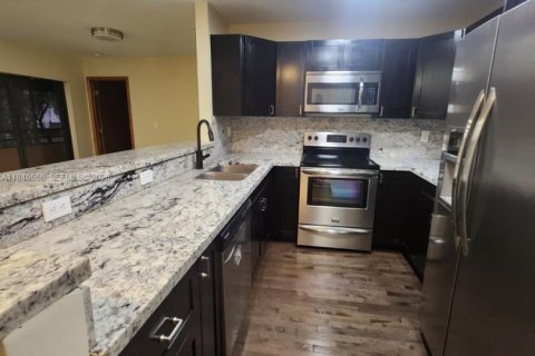 Condo in Miami, Florida, 3 bedrooms  № 2152914 - photo 2
