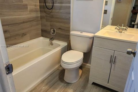 Adosado en venta en Lauderhill, Florida, 2 dormitorios, 133.41 m2 № 1982559 - foto 19