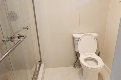 Adosado en venta en Lauderhill, Florida, 2 dormitorios, 133.41 m2 № 1982559 - foto 18