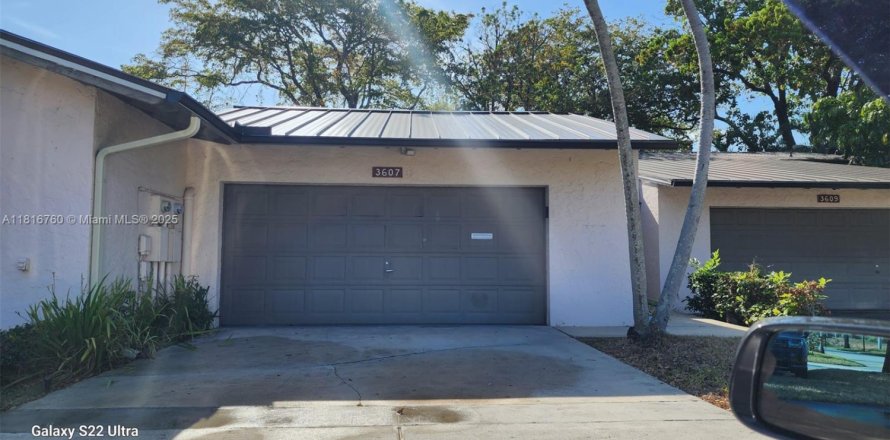 Adosado en Lauderhill, Florida 2 dormitorios, 133.41 m2 № 1982559