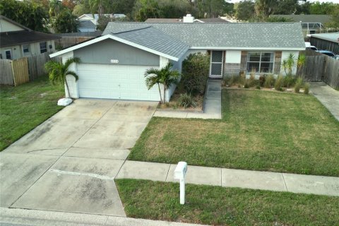 House in Sarasota, Florida 2 bedrooms, 120.49 sq.m. № 1559085 - photo 1