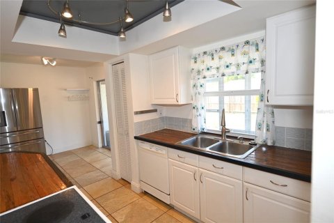 House in Sarasota, Florida 2 bedrooms, 120.49 sq.m. № 1559085 - photo 8
