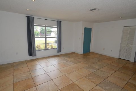 House in Sarasota, Florida 2 bedrooms, 120.49 sq.m. № 1559085 - photo 5