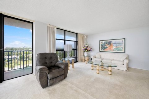 Condo in Hallandale Beach, Florida, 2 bedrooms  № 1977174 - photo 18