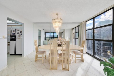 Condo in Hallandale Beach, Florida, 2 bedrooms  № 1977174 - photo 14