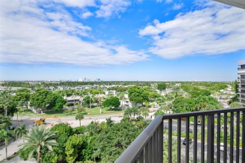 Condo in Hallandale Beach, Florida, 2 bedrooms  № 1977174 - photo 23