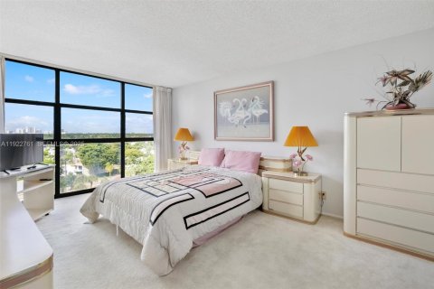 Condo in Hallandale Beach, Florida, 2 bedrooms  № 1977174 - photo 30