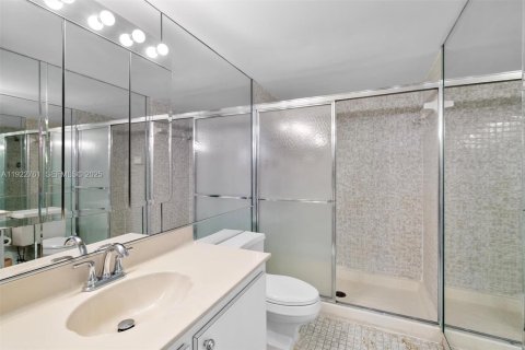 Condo in Hallandale Beach, Florida, 2 bedrooms  № 1977174 - photo 28