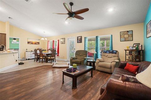 Villa ou maison à vendre à Weeki Wachee, Floride: 4 chambres, 163.42 m2 № 2129138 - photo 5