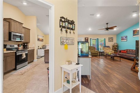 Villa ou maison à vendre à Weeki Wachee, Floride: 4 chambres, 163.42 m2 № 2129138 - photo 9