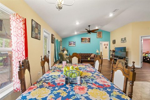 Villa ou maison à vendre à Weeki Wachee, Floride: 4 chambres, 163.42 m2 № 2129138 - photo 13