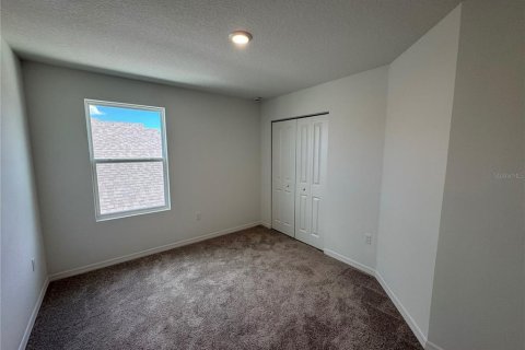 House in Poinciana, Florida 3 bedrooms, 145.95 sq.m. № 2424155 - photo 17