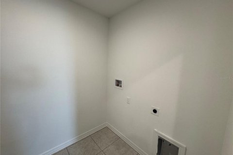 House in Poinciana, Florida 3 bedrooms, 145.95 sq.m. № 2424155 - photo 18