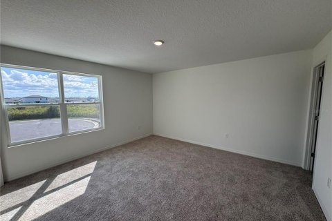 House in Poinciana, Florida 3 bedrooms, 145.95 sq.m. № 2424155 - photo 9