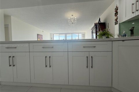 Condominio en venta en North Miami, Florida, 1 dormitorio, 78.6 m2 № 1940304 - foto 20