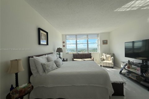 Condominio en venta en North Miami, Florida, 1 dormitorio, 78.6 m2 № 1940304 - foto 27