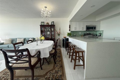 Condominio en venta en North Miami, Florida, 1 dormitorio, 78.6 m2 № 1940304 - foto 12