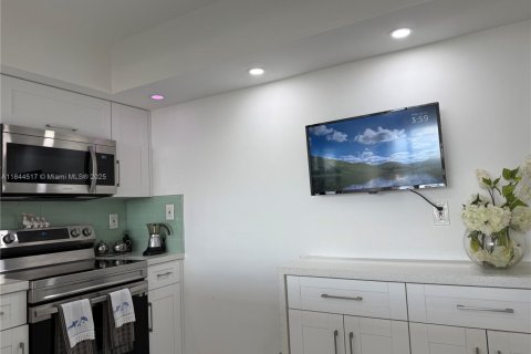Condominio en venta en North Miami, Florida, 1 dormitorio, 78.6 m2 № 1940304 - foto 13