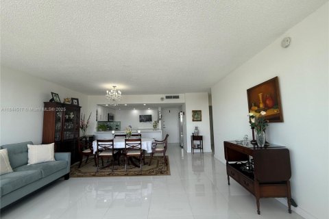 Condominio en venta en North Miami, Florida, 1 dormitorio, 78.6 m2 № 1940304 - foto 8