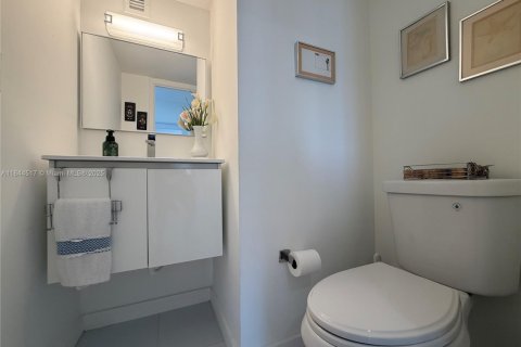 Condominio en venta en North Miami, Florida, 1 dormitorio, 78.6 m2 № 1940304 - foto 22