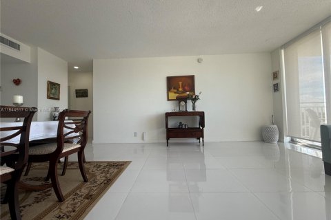 Condominio en venta en North Miami, Florida, 1 dormitorio, 78.6 m2 № 1940304 - foto 7