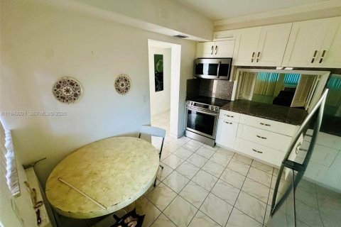 Copropriété à louer à Hallandale Beach, Floride: 1 chambre, 71.53 m2 № 1999391 - photo 2