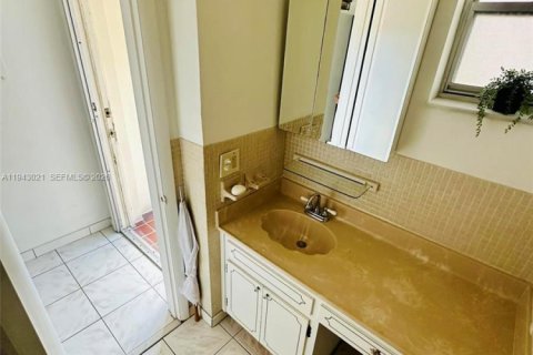 Copropriété à louer à Hallandale Beach, Floride: 1 chambre, 71.53 m2 № 1999391 - photo 5